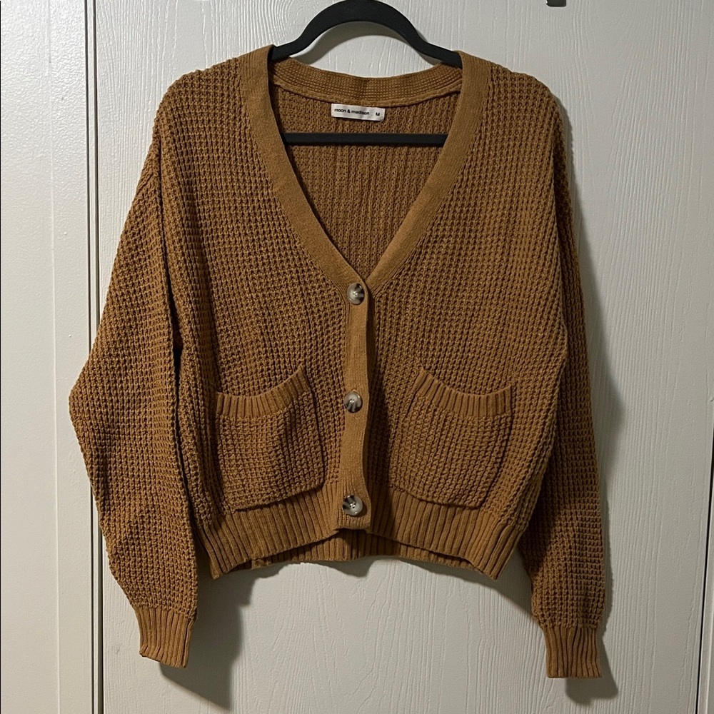 Moon & Madison Camel Tan Button-Up Semi-cropped Grandpa Sweater Medium